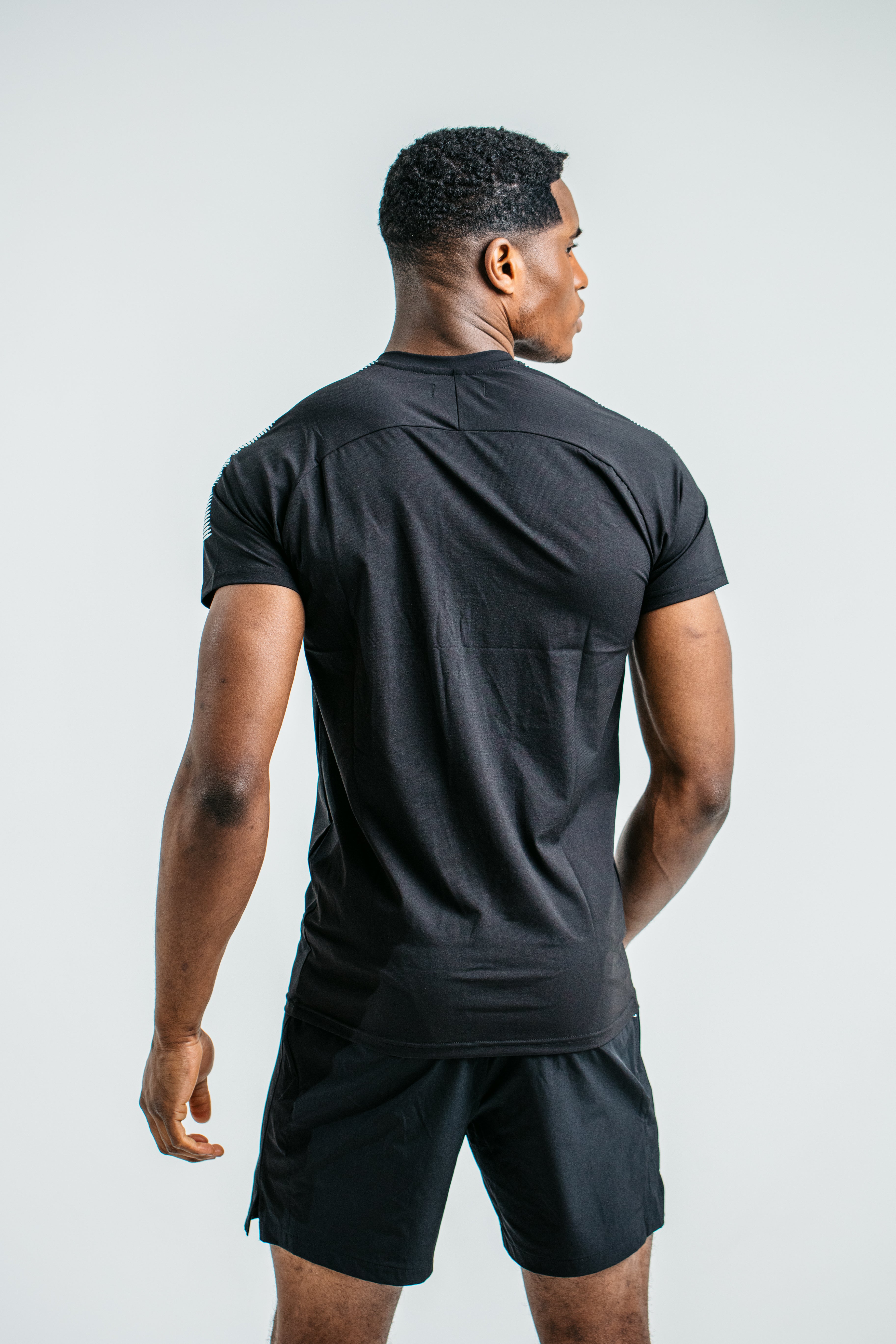 Essential T-Shirt In Black - Gain The Edge Official